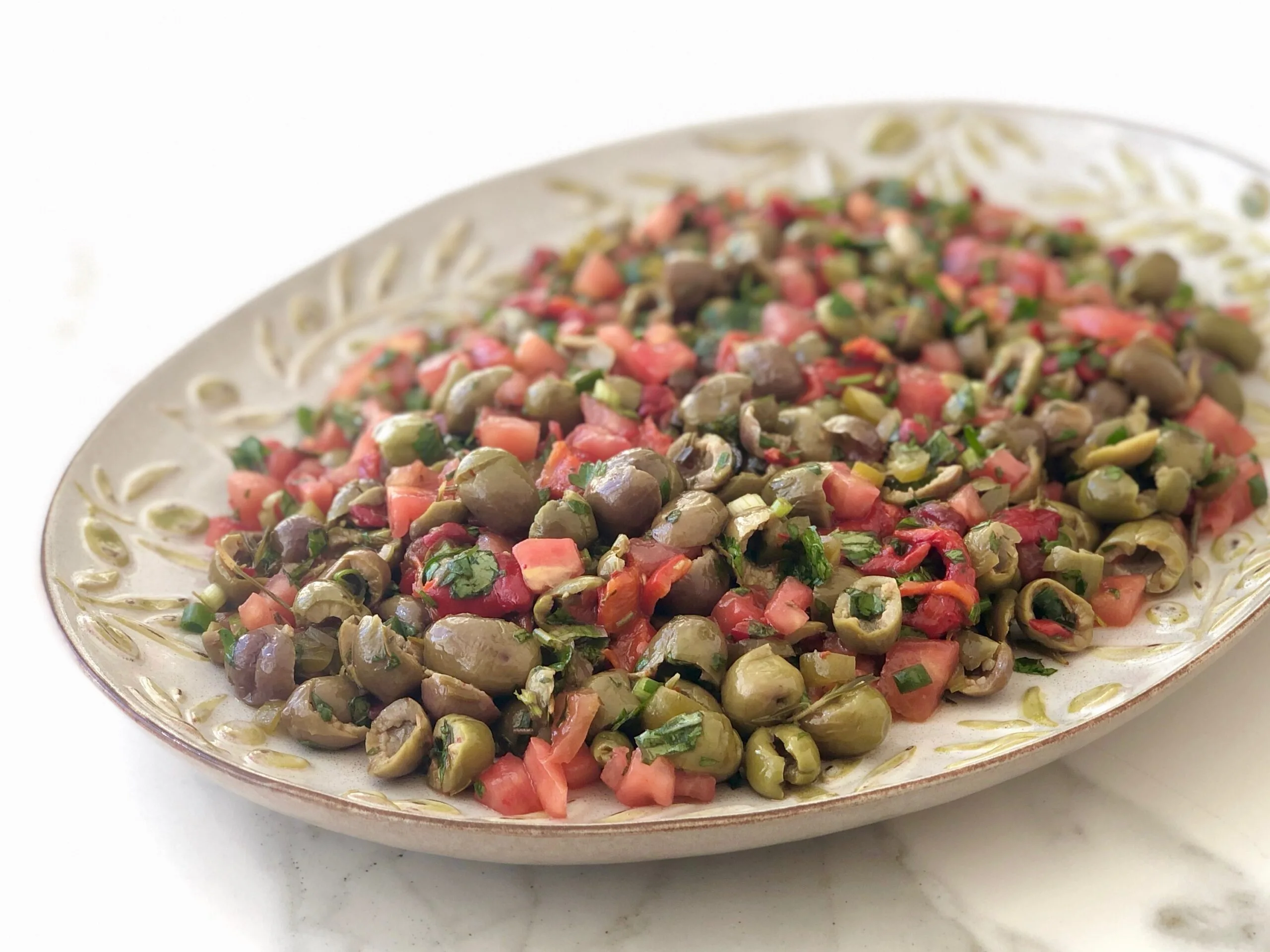 Rokalı Zeytin Salatası